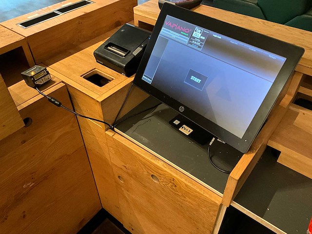 Welkomstbalie met apparatuur - afbeelding 12 van  14