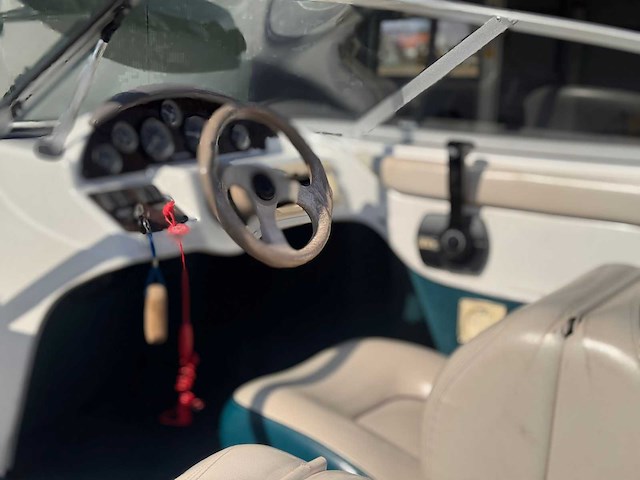 Wellcraft excel 175 speedboot met trailer - afbeelding 9 van  13