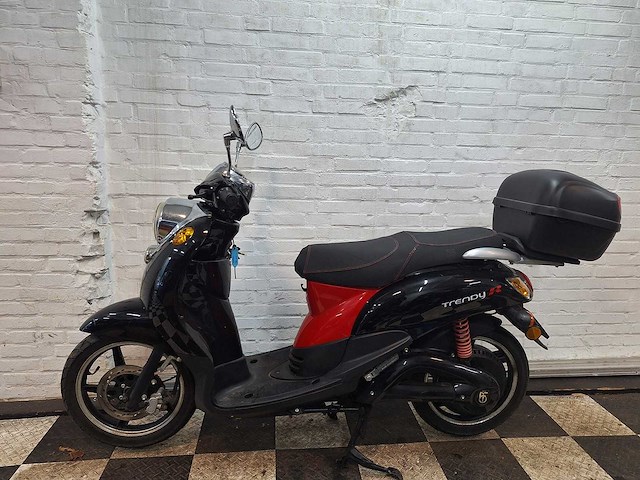 Wellicom trendy btc 45 km elektrische bromscooter - afbeelding 1 van  7