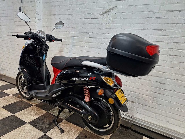 Wellicom trendy btc 45 km elektrische bromscooter - afbeelding 3 van  7