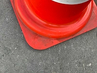 Wemas, schoko baakschilden met voet en pylonnen - afbeelding 4 van  4