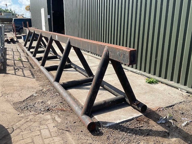 Werf bok "drill pipe beam" - afbeelding 1 van  3