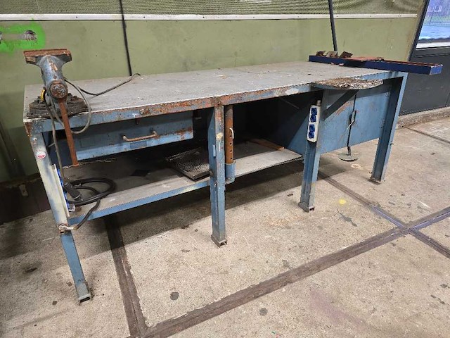 Werkbank - werkplaatsmeubilair - afbeelding 1 van  3