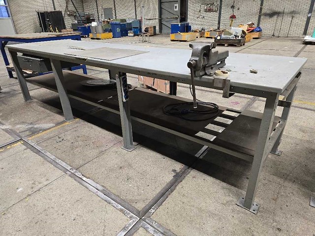 Werkbank - werkplaatsmeubilair - afbeelding 1 van  4