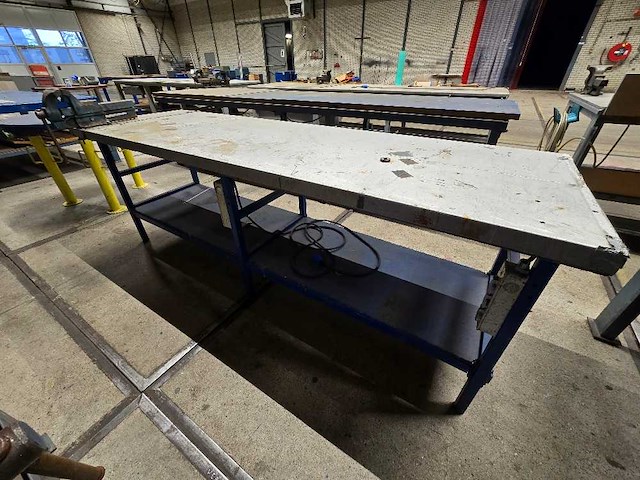 Werkbank - werkplaatsmeubilair - afbeelding 1 van  3