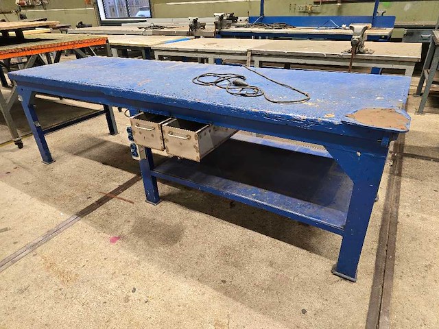 Werkbank - werkplaatsmeubilair - afbeelding 1 van  3