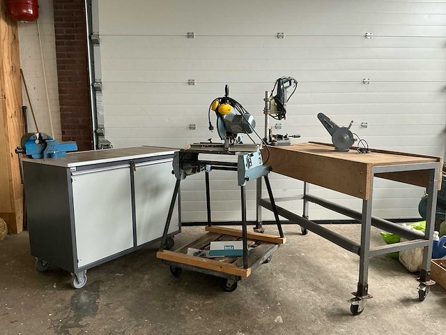 Werkbank, afkortcircelzaag, kolomboor en schuurmachine. - afbeelding 1 van  12