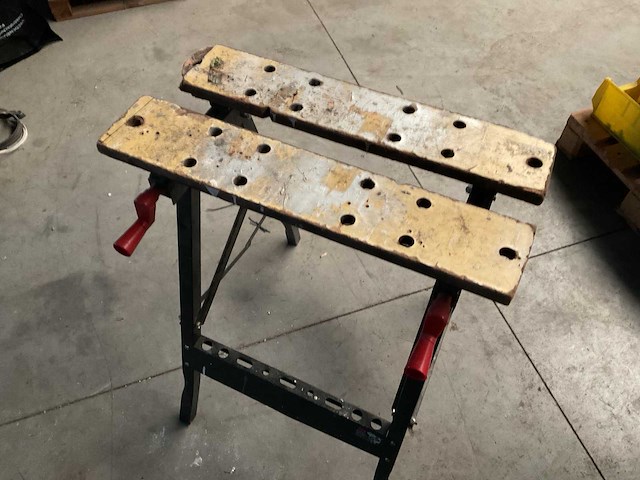 Werkbank + divers toebehoor - afbeelding 2 van  4