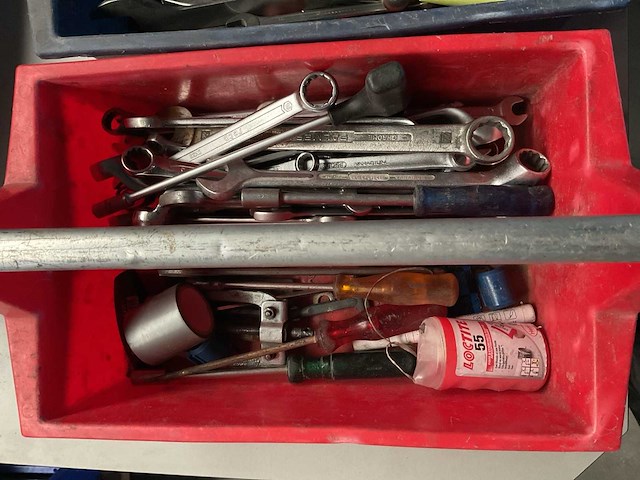 Werkbank + divers toebehoor - afbeelding 3 van  4