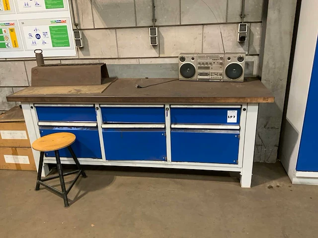 Werkbank en diversen - afbeelding 1 van  3