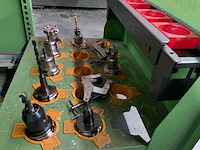 Werkbank en gereedschapskast met inhoud - afbeelding 4 van  17