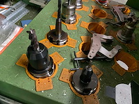 Werkbank en gereedschapskast met inhoud - afbeelding 5 van  17