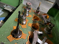 Werkbank en gereedschapskast met inhoud - afbeelding 6 van  17