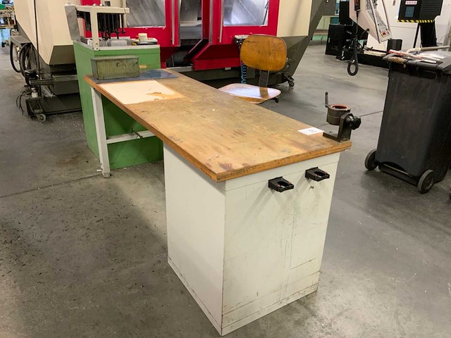 Werkbank en gereedschapskast met inhoud - afbeelding 9 van  17