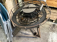 Werkbank en kast met inhoud - afbeelding 4 van  12