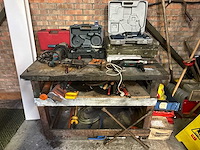 Werkbank en kast met inhoud - afbeelding 5 van  12
