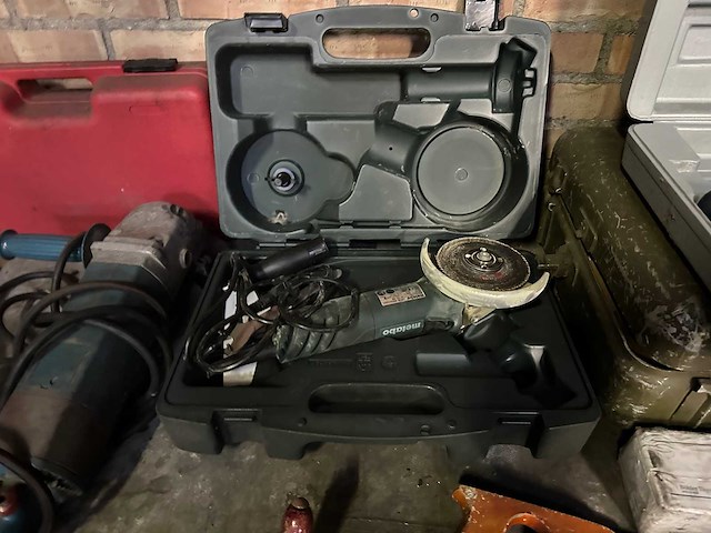 Werkbank en kast met inhoud - afbeelding 7 van  12