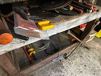Werkbank en kast met inhoud - afbeelding 10 van  12