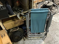 Werkbank en kast met inhoud - afbeelding 12 van  12