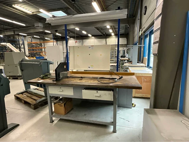 Werkbank + kabelgoot knipper - afbeelding 1 van  11
