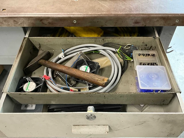 Werkbank + kabelgoot knipper - afbeelding 9 van  11