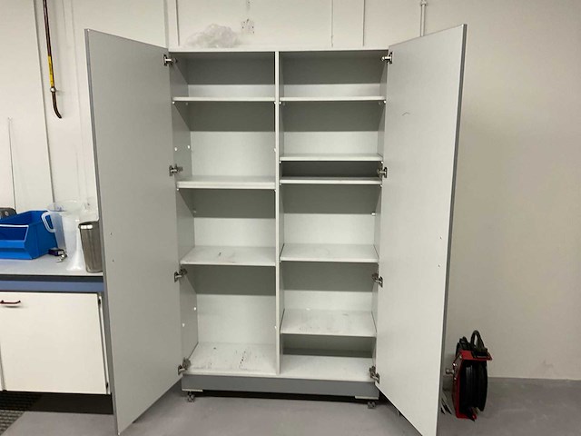 Werkbank / kast / spoelbak - afbeelding 12 van  13