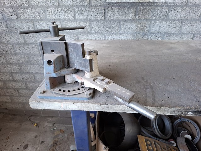 Werkbank met bankschroef en plaatbuiger - afbeelding 8 van  14