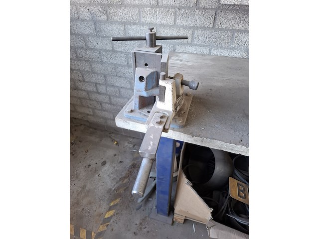 Werkbank met bankschroef en plaatbuiger - afbeelding 14 van  14