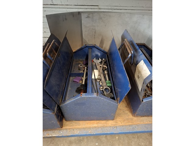 Werkbank met bankschroef en slijper - afbeelding 2 van  11