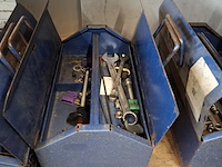 Werkbank met bankschroef en slijper - afbeelding 2 van  11