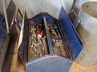 Werkbank met bankschroef en slijper - afbeelding 3 van  11