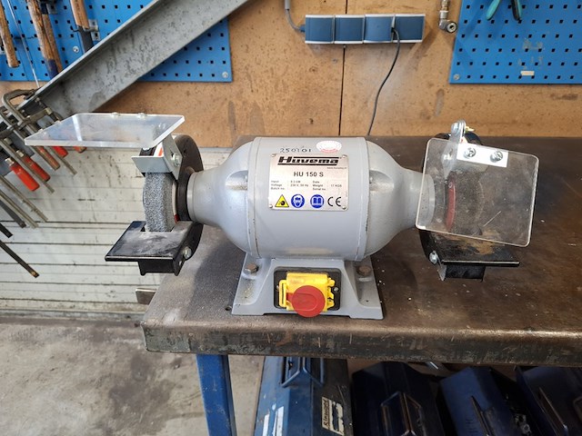 Werkbank met bankschroef en slijper - afbeelding 5 van  11