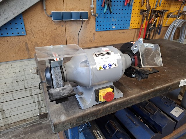 Werkbank met bankschroef en slijper - afbeelding 6 van  11