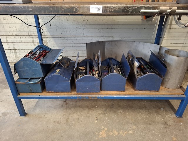 Werkbank met bankschroef en slijper - afbeelding 9 van  11