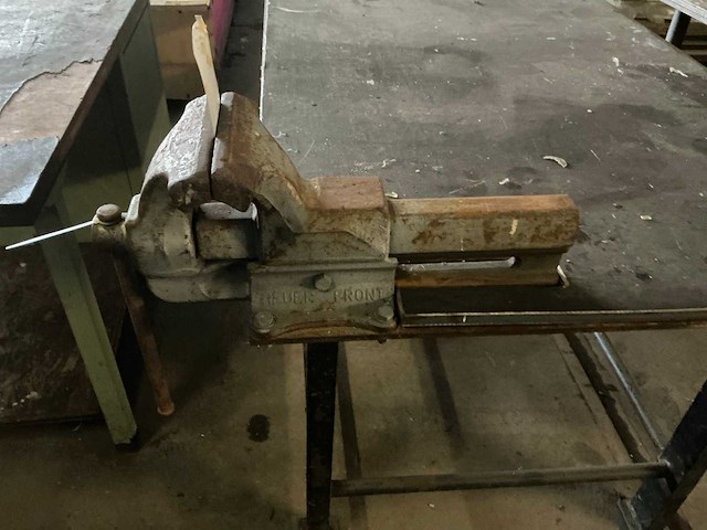 Werkbank met bankschroef - afbeelding 3 van  3