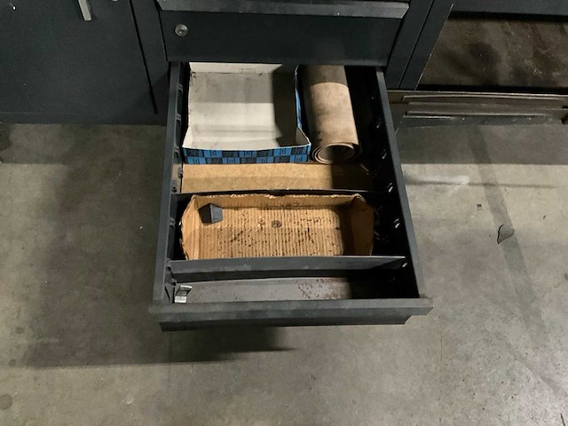 Werkbank met bankschroef - afbeelding 4 van  6