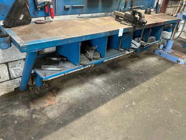 Werkbank met bankschroef - afbeelding 1 van  6