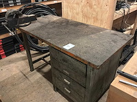 Werkbank met bankschroef - afbeelding 1 van  2