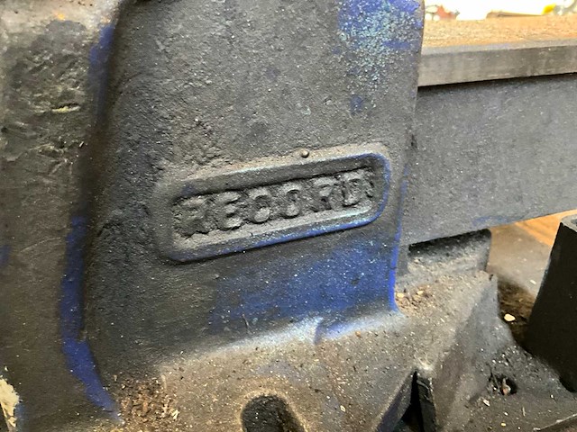 Werkbank met bankschroef - afbeelding 3 van  5