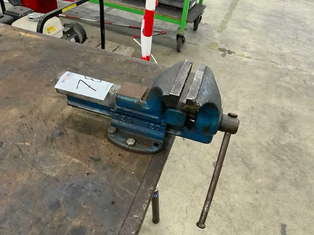 Werkbank met bankschroef - afbeelding 4 van  7