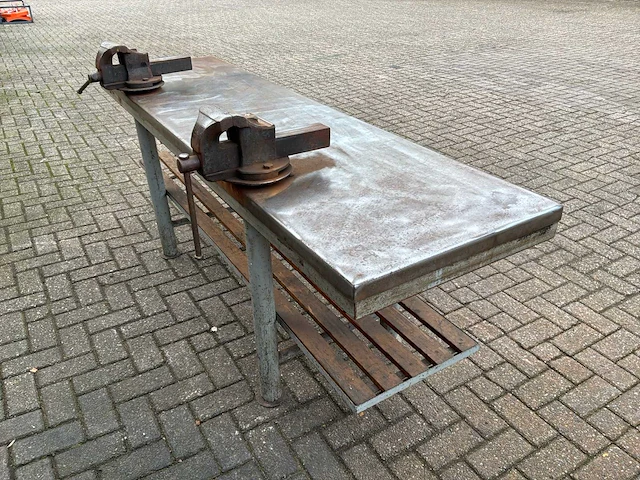 Werkbank met bankschroef - afbeelding 2 van  4