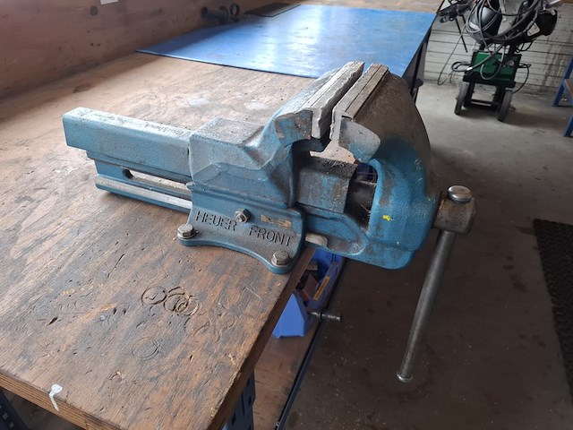 Werkbank met bankschroef - afbeelding 4 van  10