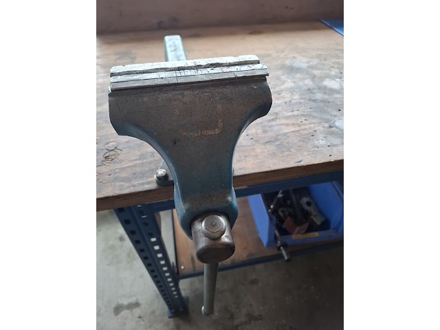 Werkbank met bankschroef - afbeelding 5 van  10