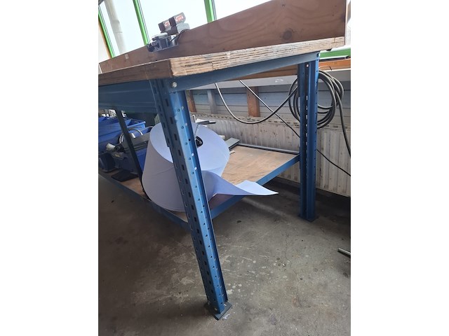 Werkbank met bankschroef - afbeelding 6 van  10