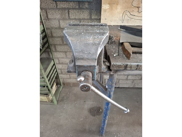 Werkbank met bankschroef - afbeelding 3 van  5