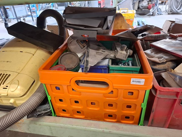 Werkbank met bankschroef - afbeelding 13 van  14