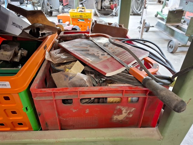 Werkbank met bankschroef - afbeelding 14 van  14