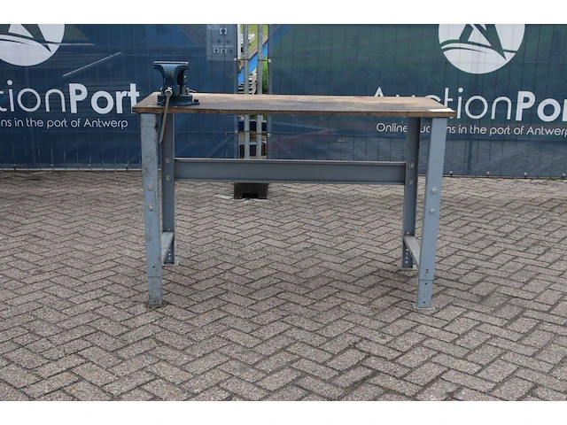 Werkbank met bankschroef - afbeelding 1 van  1