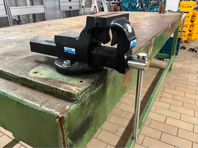 Werkbank met bankschroef - afbeelding 4 van  4