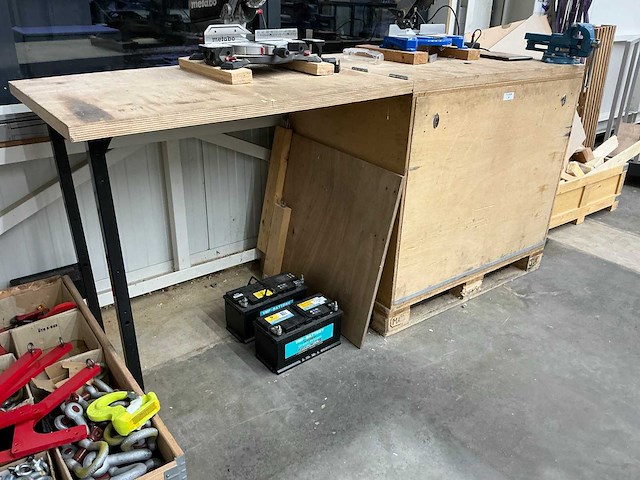 Werkbank met bankschroef - afbeelding 1 van  4